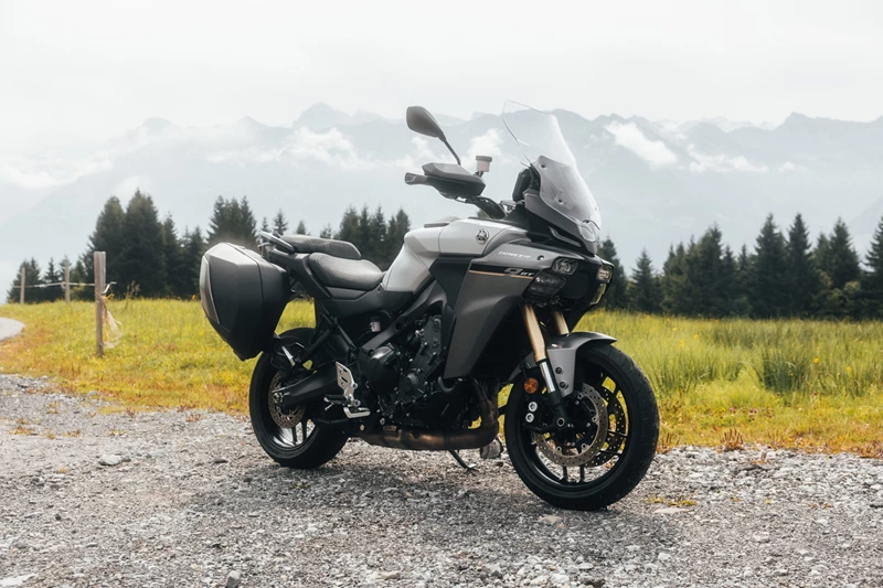 Nach 6000 km von unserem Kameramann privat gefahren zeigt sich: Die Tracer 9 GT ist der beste Preis-Leistungs-Mix Nach 6000 km von unserem Kameramann privat gefahren zeigt sich: Die Tracer 9 GT ist der beste Preis-Leistungs-Mix