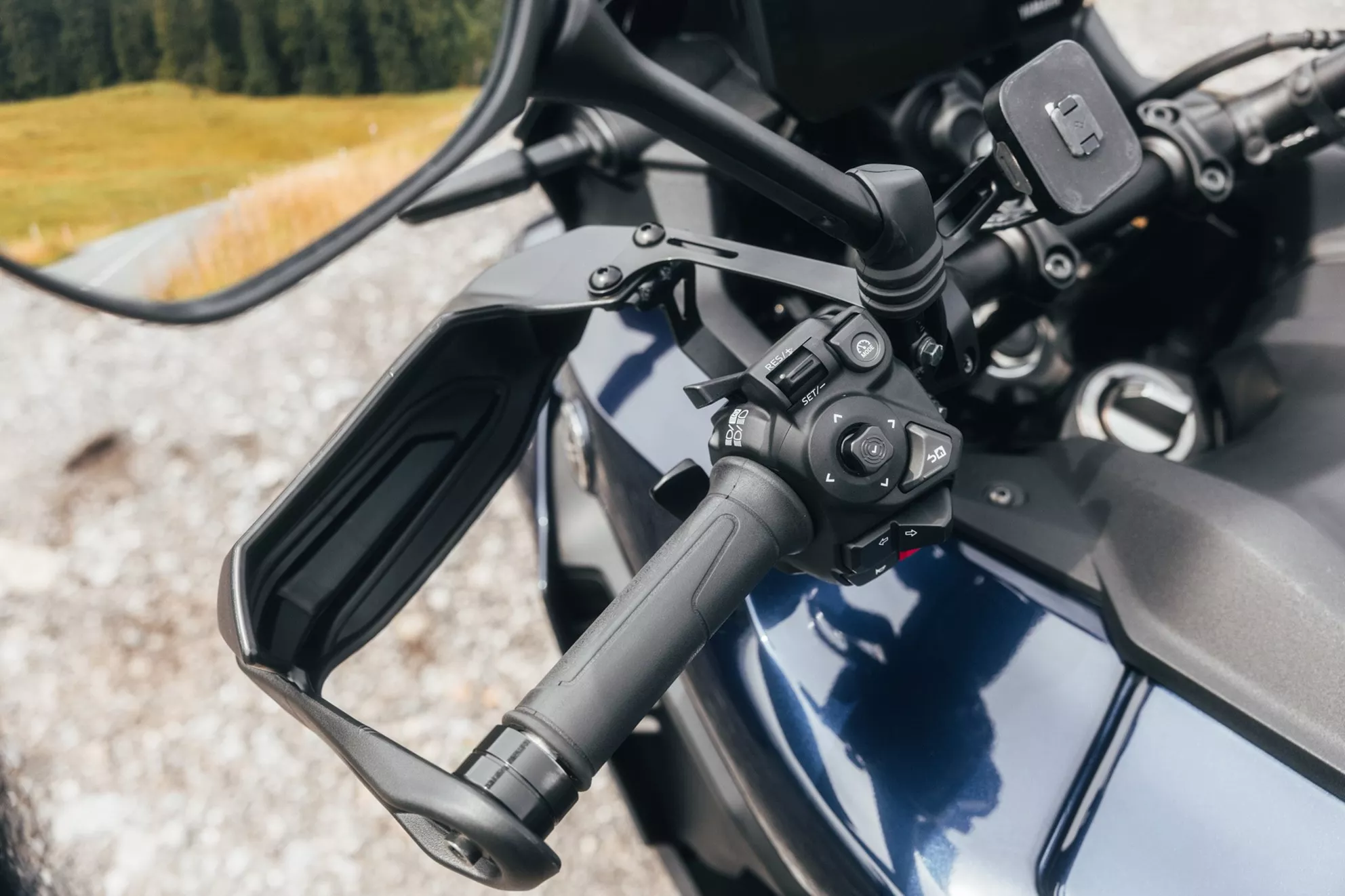 Il cambio manuale è assente sulla Tracer 9 GT+ in Svizzera - solo la GT offre il cambio tradizionale.