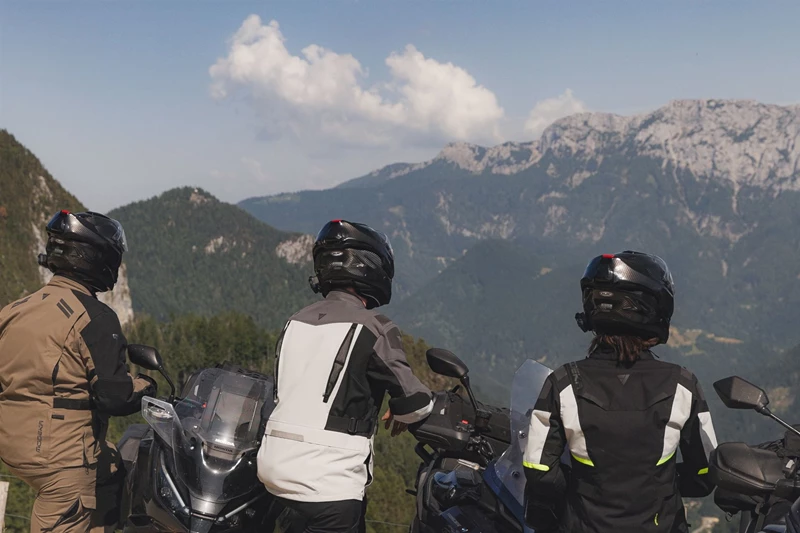 Triumph Tiger Sport 800 vs Yamaha Tracer 9 GT+ Y-AMT im Test Triumph Tiger Sport 800 vs Yamaha Tracer 9 GT+ Y-AMT im Test