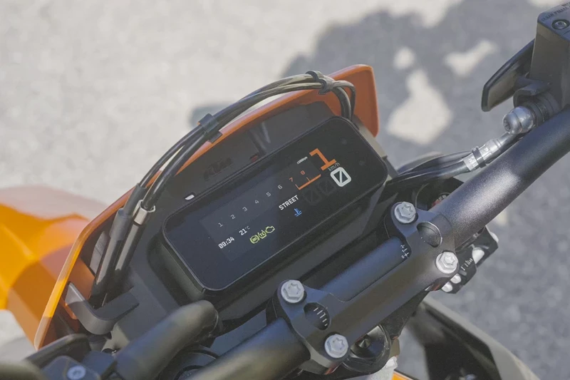 Das neue TFT-Display, das nun schon mehrfach in KTM Funbikes verwendet wird. Das neue TFT-Display, das nun schon mehrfach in KTM Funbikes verwendet wird.