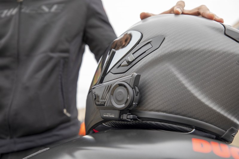 SENA Intercoms: Mehr Sicherheit & Spaß beim Motorradfahren