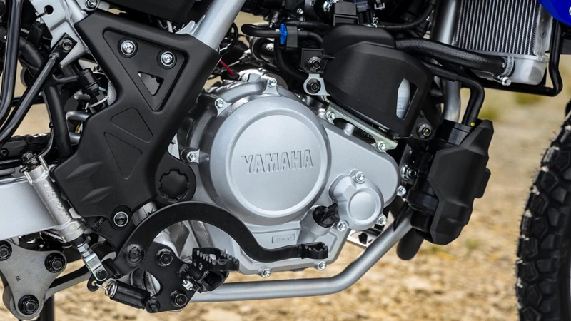 Neuentwickelter 125er-Einzylinder mit VVA: Der flüssigkeitsgekühlte Motor bietet 11 kW Spitzenleistung und erfüllt dank moderner Abgastechnik die EU5+ Norm. Neuentwickelter 125er-Einzylinder mit VVA: Der flüssigkeitsgekühlte Motor bietet 11 kW Spitzenleistung und erfüllt dank moderner Abgastechnik die EU5+ Norm.