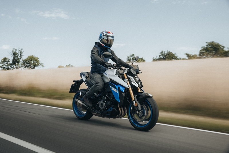 Die GSX-S1000 überzeugt mit ihrem kernigen Vierzylinder und dem sportlichen Setup.