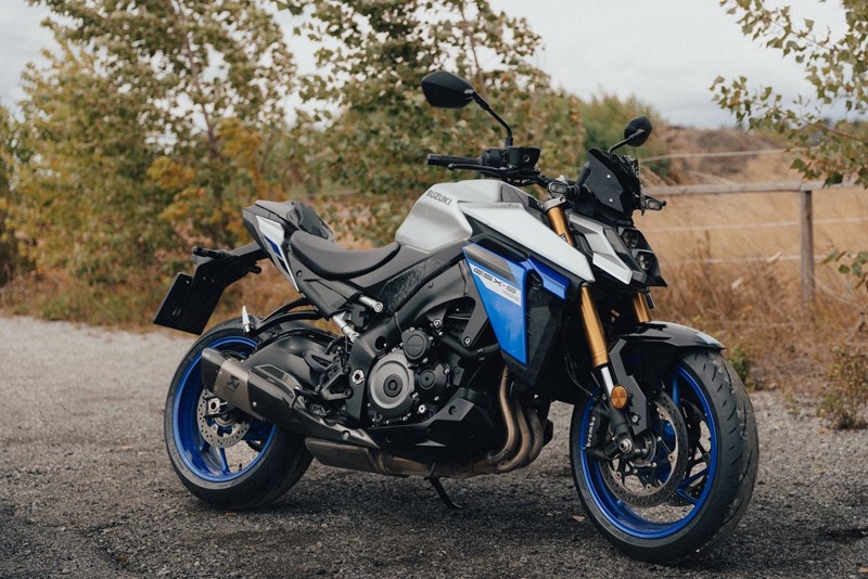 Der große 19 Liter Tank gibt der Suzuki den Vorteil beim Thema Reichweite.