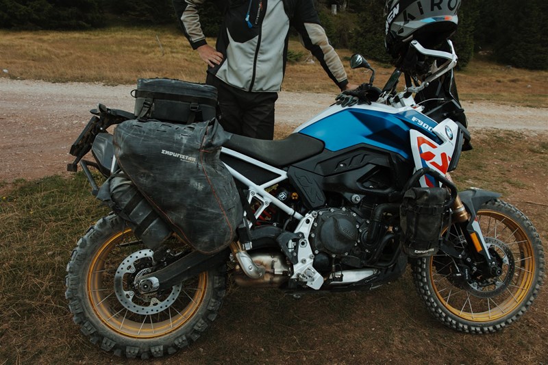 Die Blizzard 2.35 sehen geschmeidig aus, halten aber echten Strapazen stand