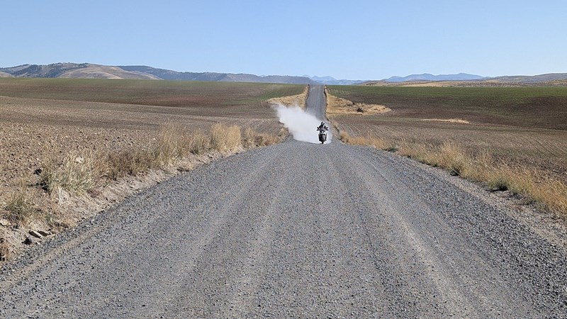 Certaines pistes de gravier étaient pleines d'ondulations et s'étendaient sur près de 100 miles !