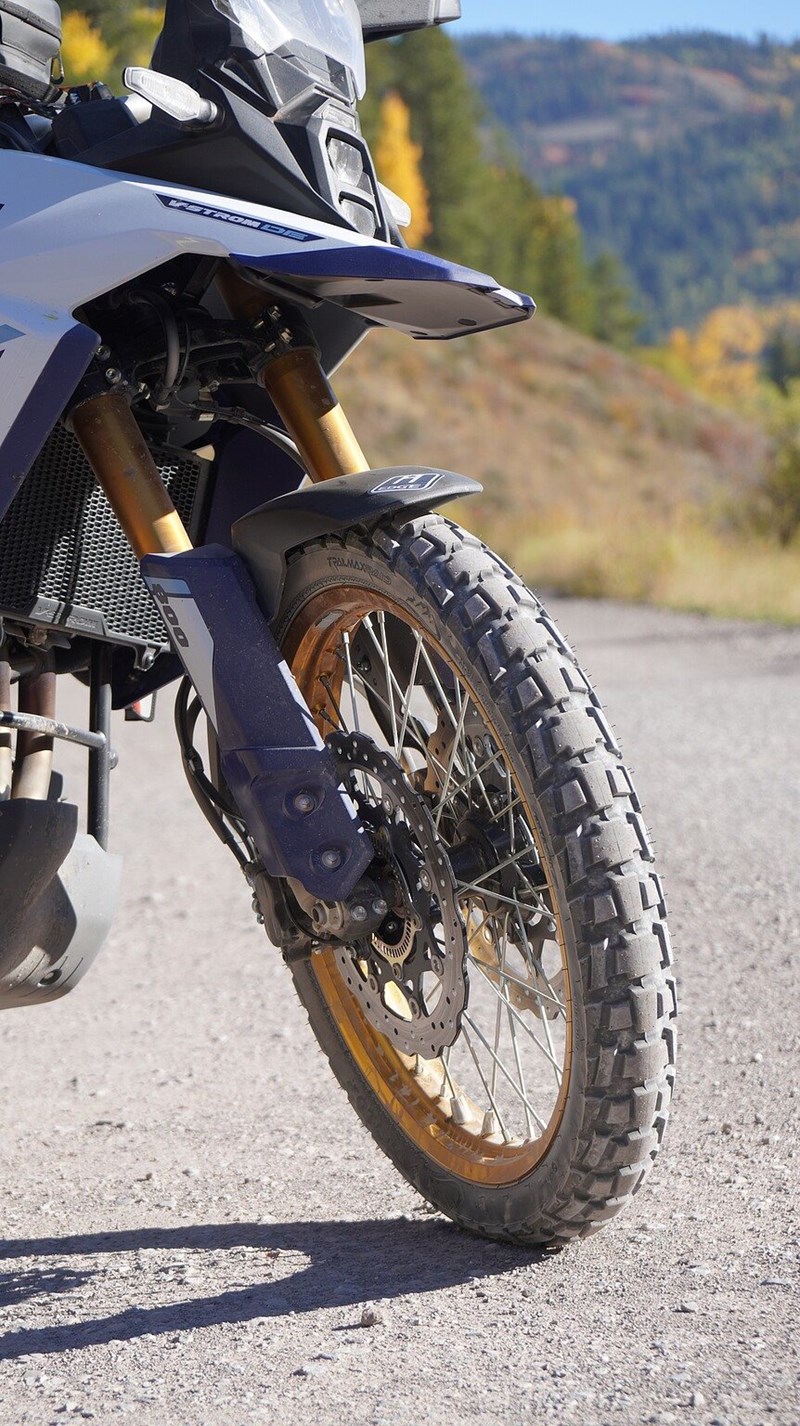 Für uns diesmal eine gute Wahl: 220mm Federweg an der Suzuki V-Strom 800DE