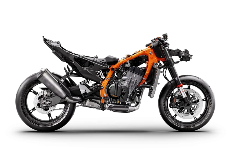 Unter der Verkleidung: Die 990 RC R. Unter der Verkleidung: Die 990 RC R.