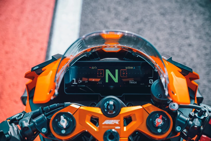 Das 8,8-Zoll große TFT-Display. Das 8,8-Zoll große TFT-Display.