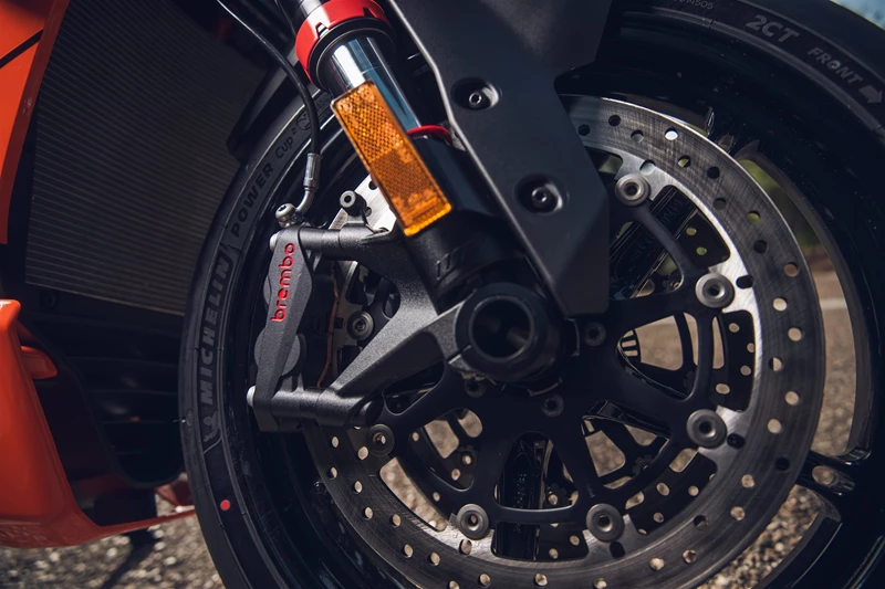 KTM 990 RC R Test: Neuer Supersportler mit Straßenzulassung KTM 990 RC R Test: Neuer Supersportler mit Straßenzulassung