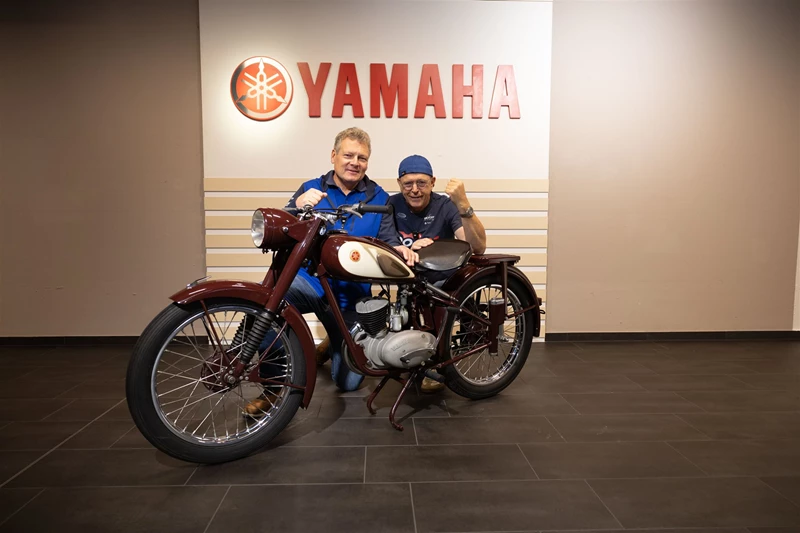 Die "Red Dragonfly" - Das erste Motorrad von Yamaha Die "Red Dragonfly" - Das erste Motorrad von Yamaha