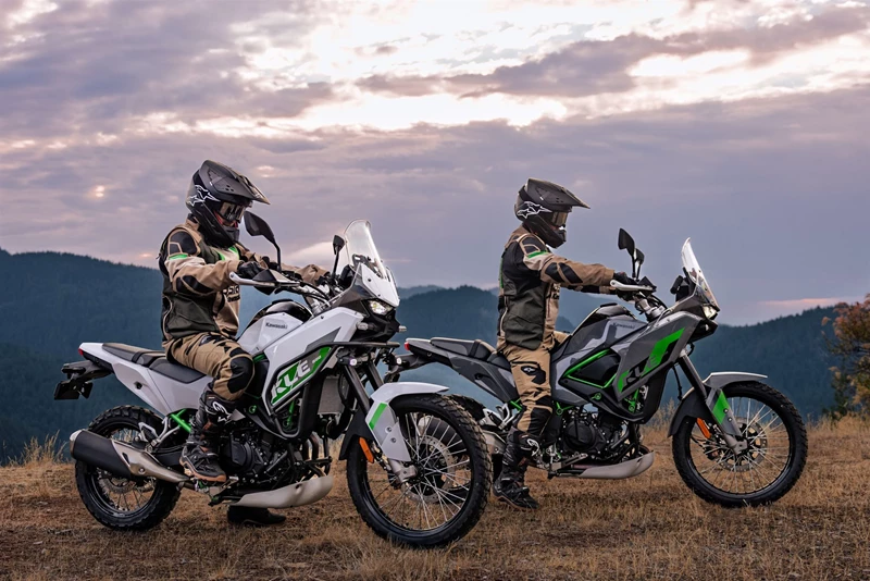 Die Kawasaki KLE500 SE 2026 bietet mehr Farben, modernere und üppigere Ausstattung. Die Kawasaki KLE500 SE 2026 bietet mehr Farben, modernere und üppigere Ausstattung.