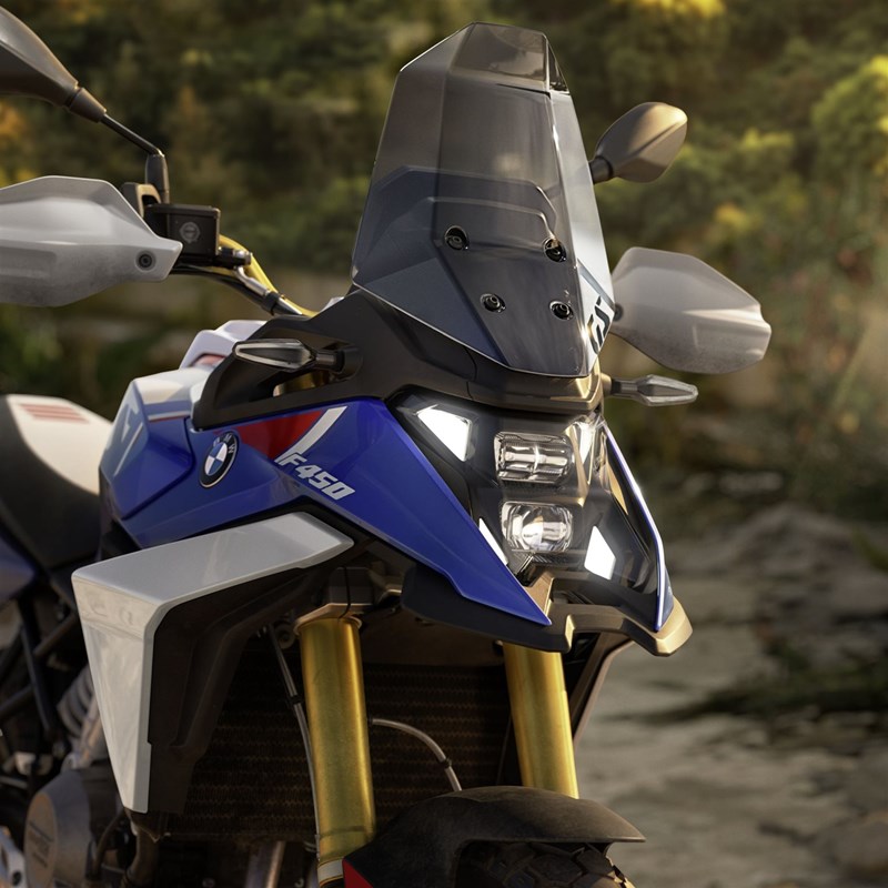 Für eine Reiseenduro der A2-Klasse ist die F 450 GS geradezu vollgestopft mit Features und Elektronik.