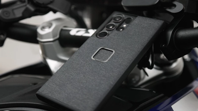 Der Ring aus Zirconium hält, was er verspricht. Der Ring aus Zirconium hält, was er verspricht.