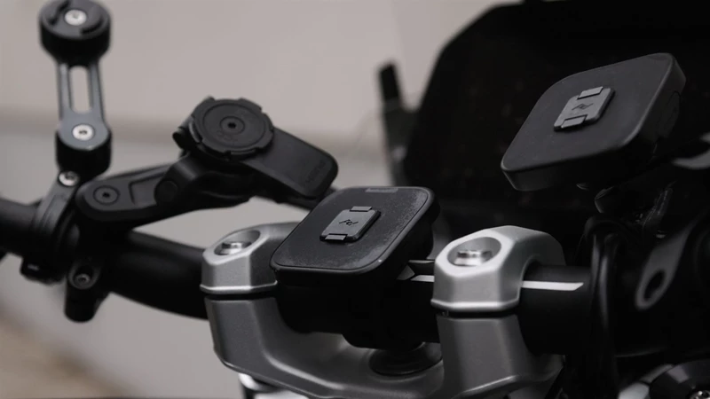 SP Connect und Quadlock Halterungen sind günstiger, fallen dafür zum Teil deutlich klobiger als die Peak Design Lösungen aus. SP Connect und Quadlock Halterungen sind günstiger, fallen dafür zum Teil deutlich klobiger als die Peak Design Lösungen aus.