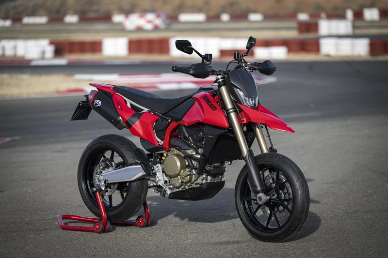 Platz 1: Ducati Hypermotard 698 Mono Platz 1: Ducati Hypermotard 698 Mono
