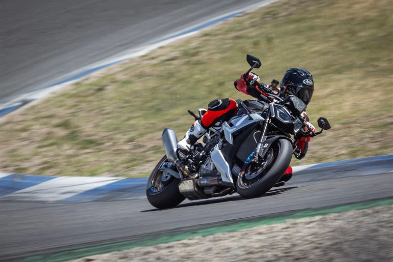 Battlax Racing Street RS12: Bridgestone bringt neuen Sportreifen Battlax Racing Street RS12: Bridgestone bringt neuen Sportreifen