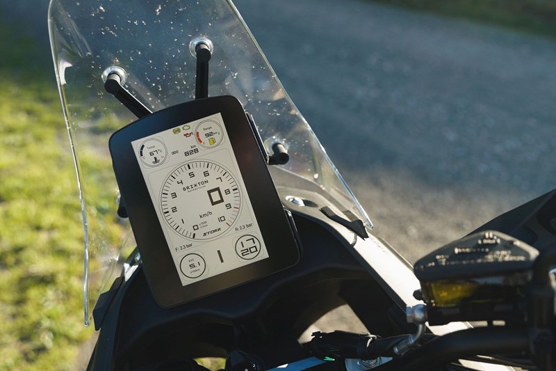 Die Ausstattung der Crossfire 500 Storr ist die aller-modernste, dafür aber üppig und in der Praxis nützlich.