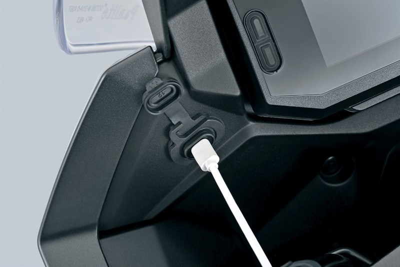 Das Smartphone bleibt dank USB-C Anschluss stets geladen.