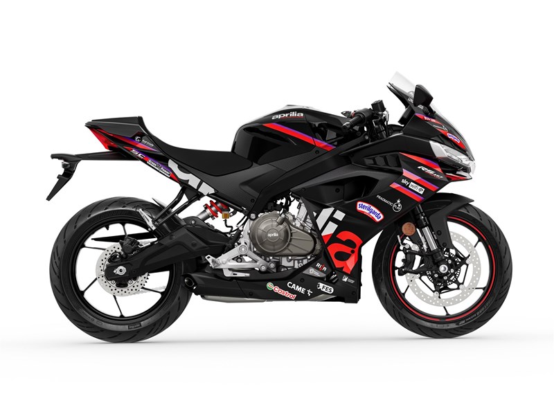 Replica-Optik kommt bei Aprilia immer gut.