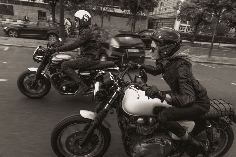 Bekleidung und Zubehör von verschiedensten Herstellern sind im Sale.