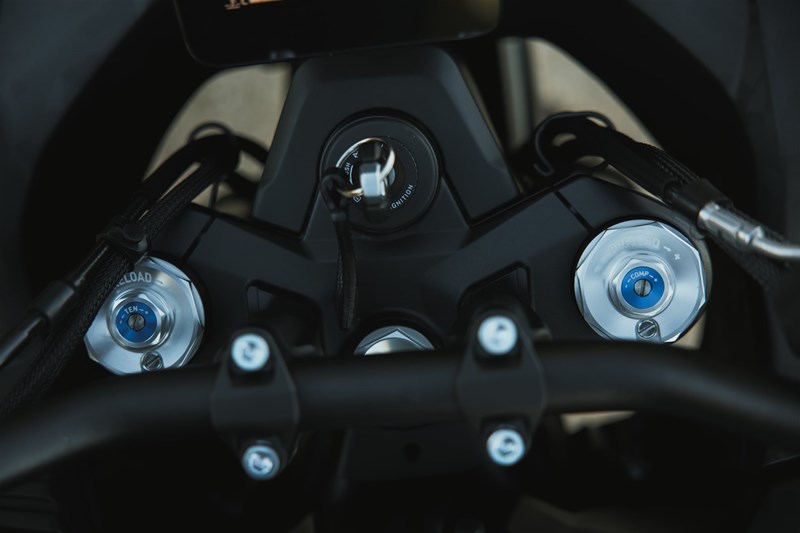 Volleinstellbares Fahrwerk bei der CF Moto 800 MT-X