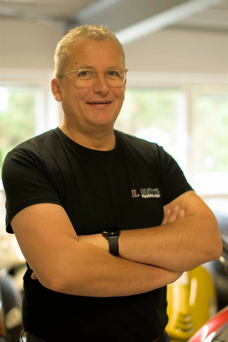 Alexander Jelinek, erfahrener Mechaniker und langjähriger Geschäftsführer von Triumph-Vertragswerkstatt IL MOTO, berichtet über seine Langzeiterfahrungen mit den Bonneville-Modellen.