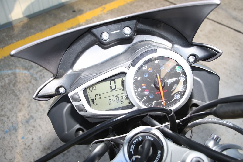 Nach und nach wurde die Street Triple mit mehr Elektronik ausgestattet. Das konnte auch zu Problemen führen.