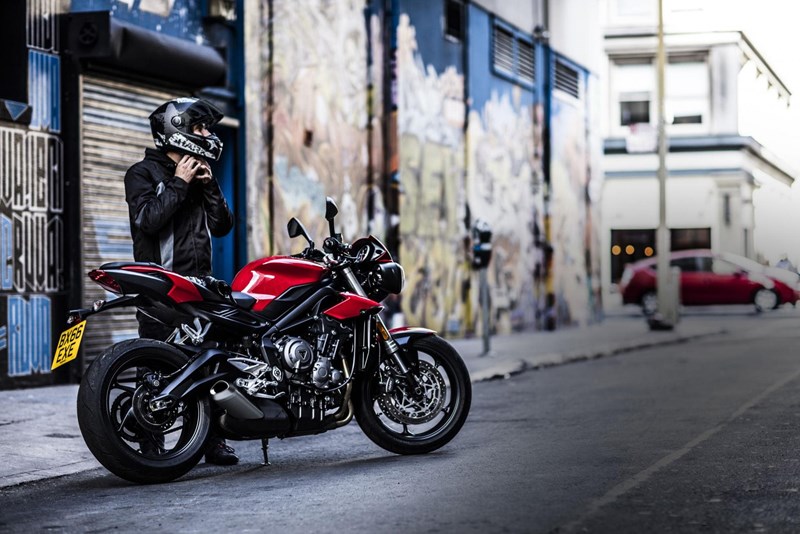 Die verschiedenen Generationen der beliebten Street Triple Modelle sind auch heute noch reichlich am Gebrauchtmarkt vertreten.
