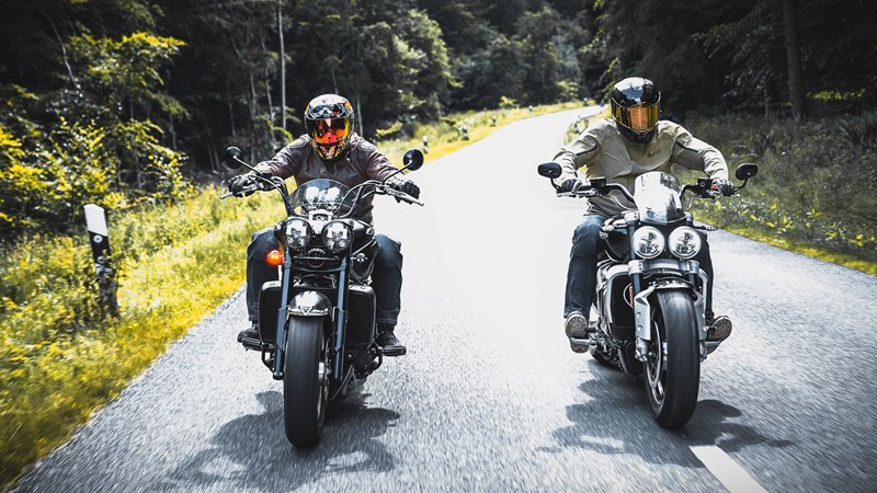 Alt gegen neu - Triumph Rocket-Generationen im Vergleichstest