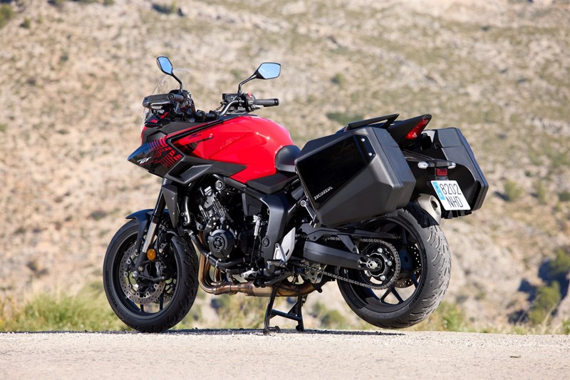 Ob mit Sozius oder Gepäck - das Fahrwerk passt sich an.