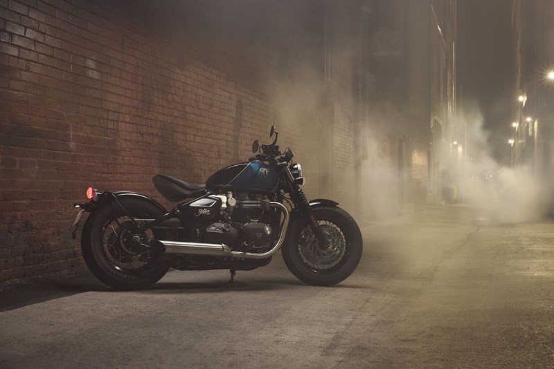 Triumph Bonneville Bobber 2026 : Design puriste avec améliorations techniques modernes