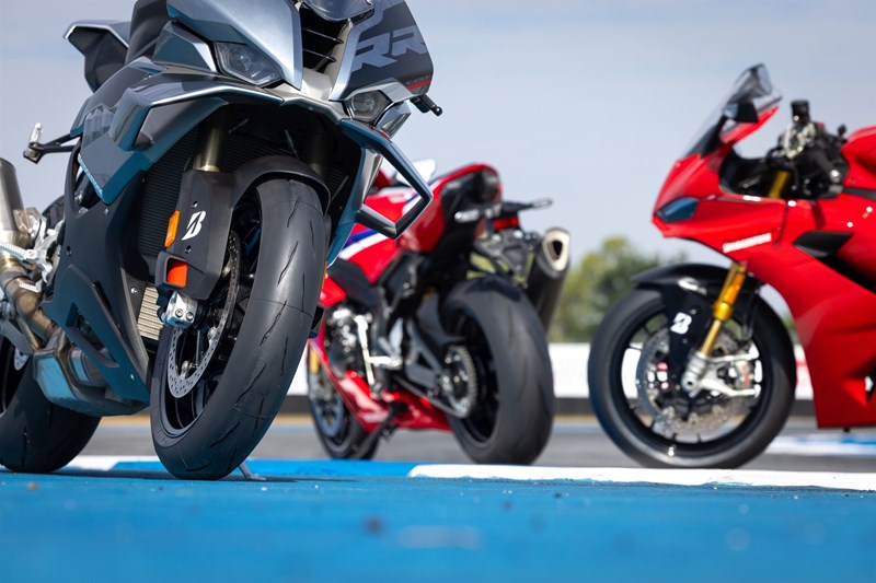 Bridgestone RS12 im Test: Neuer Hypersportreifen überzeugt