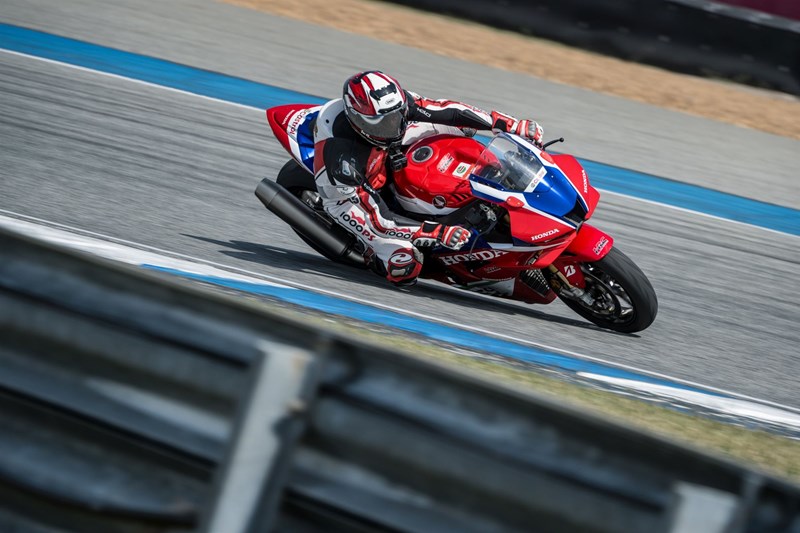 Bridgestone RS12 im Test: Neuer Hypersportreifen überzeugt