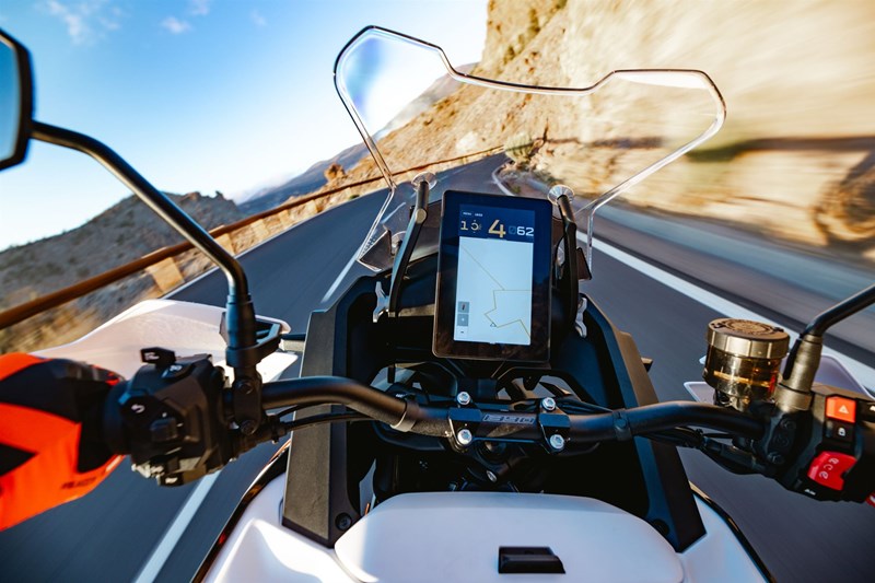 Das 8-Zoll-TFT-Farbdisplay im Hochformat.