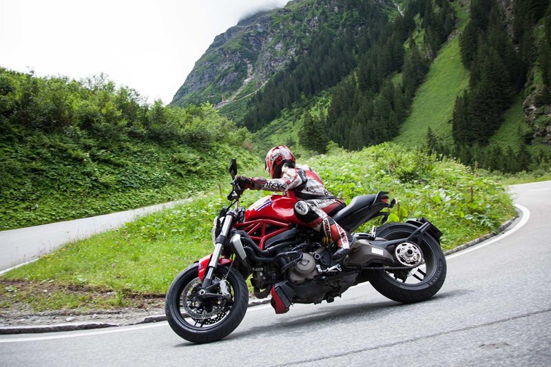 Ducati Monster 1200 in Action