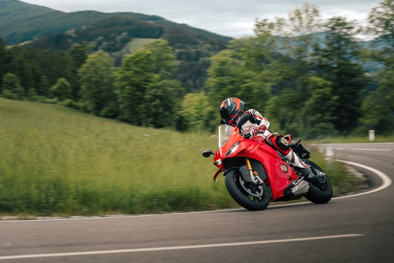 Panigale V4 S auf der Landstraße