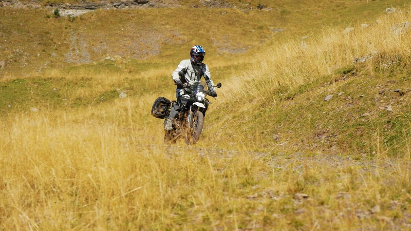 Die Royal Enfield Himalayan ist der Allrounder, der in keiner Disziplin Spitze, aber überall gut dabei ist.