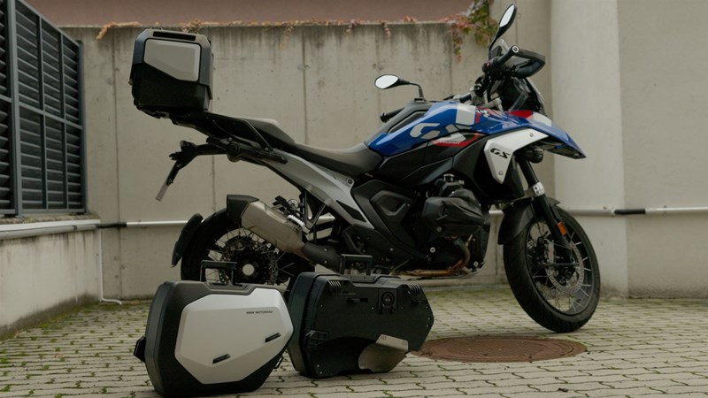 Die größten Vorteile des Vario-Koffersystems sind die Größenverstellung, Innenbeleuchtung und allem voran die Zentralverriegelung.