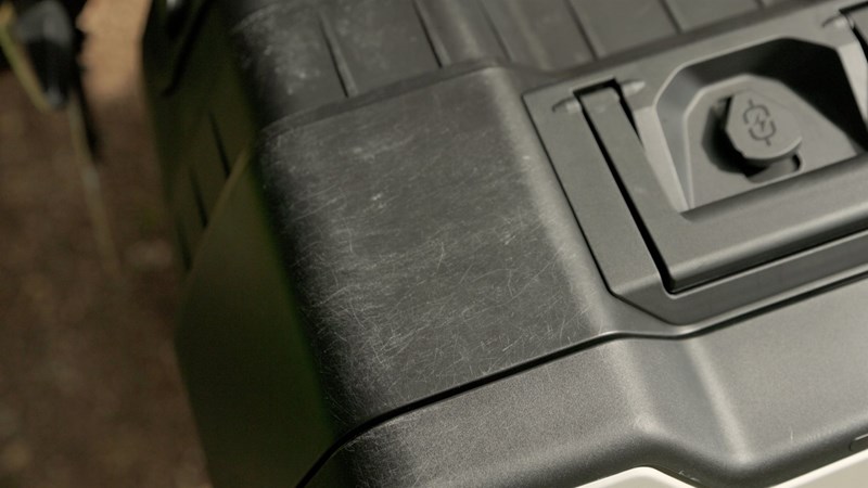 Die Oberflächenverarbeitung der GS ist großteils top. Nur das Außenmaterial der Vario-Koffer ist durch unseren Einsatz sichtbar gealtert.