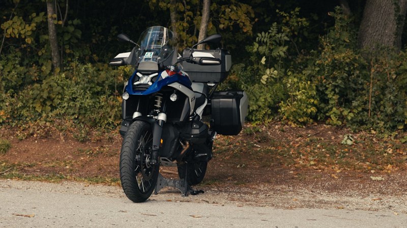 Wie üblich bei BMW, ist auch diese R 1300 GS voll aufmagaziniert und sogar mit ASA ausgestattet.