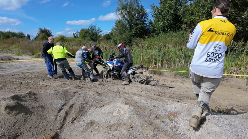 Keine Samthandschuhe für die Testbikes bei der Touratech Active Adventure