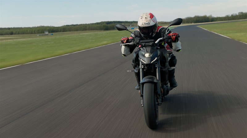 Die MT-07 auf der Rennstrecke.