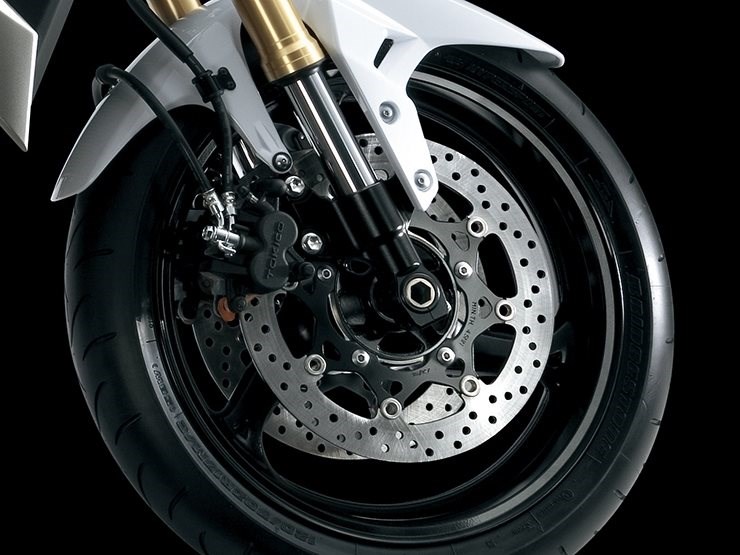 Die Bremse war oft der größte Kritikpunkt an der Suzuki GSR-750.