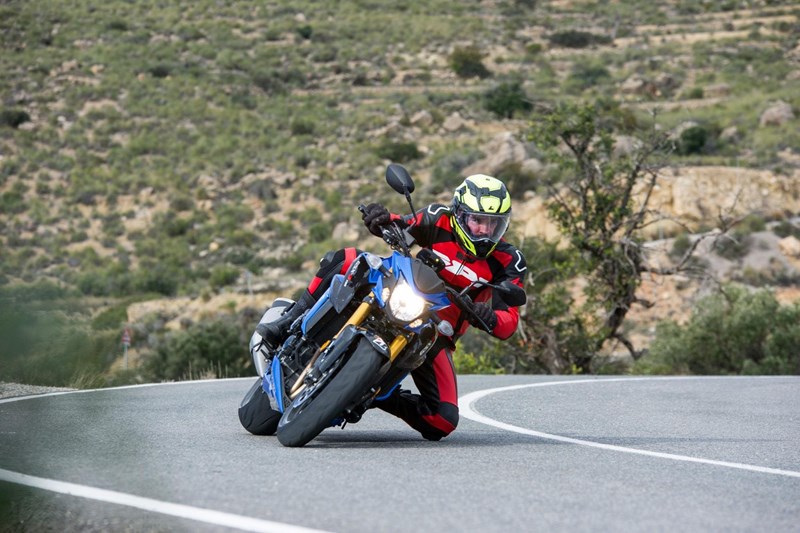 K.OT vollstreckt beim ersten Test der Suzuki GSX-S750.