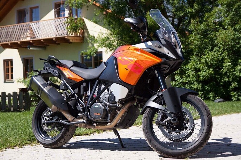 Am Gebrauchtmarkt gibt es einige Angebote für 1190 Adventure Modelle. Sofern sie nicht zu sehr auf Offroad-Pisten geschunden wurden, kann man auch bei höheren Laufleistungen zuschlagen.