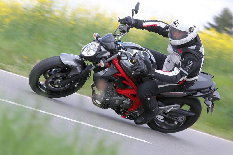 Suzuki Gladius 650 im Retrotest aus heutiger Sicht