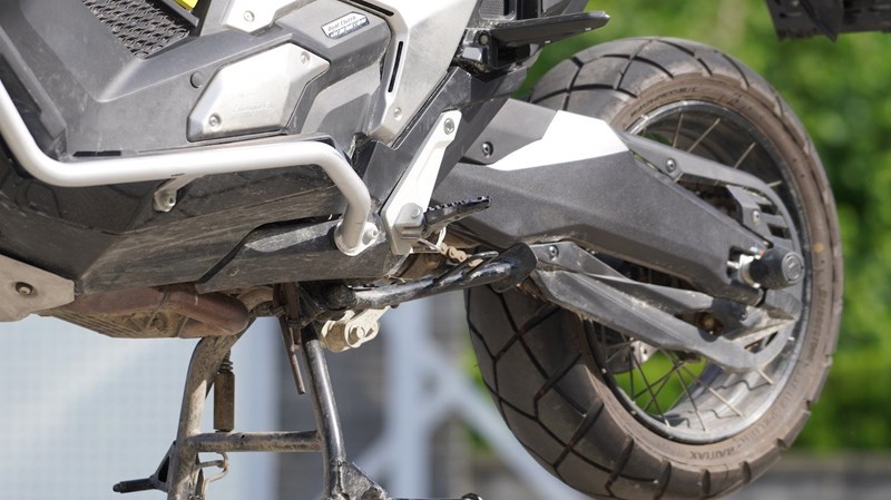 Meinungsverschiedenheit - Viele Besitzer der X-ADV nutzen die Fußrasten in der Praxis, NastyNils betrachtet sie als Überflüssig!