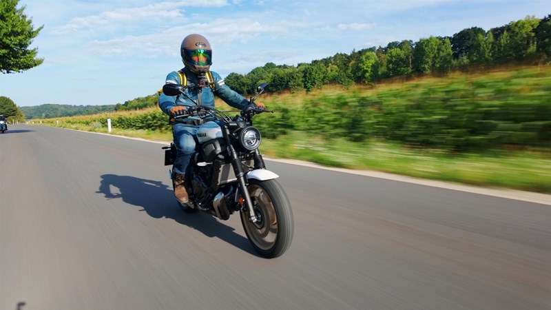 Auch auf entspannten Etappen ist die XSR700 nicht fehl am Platz.