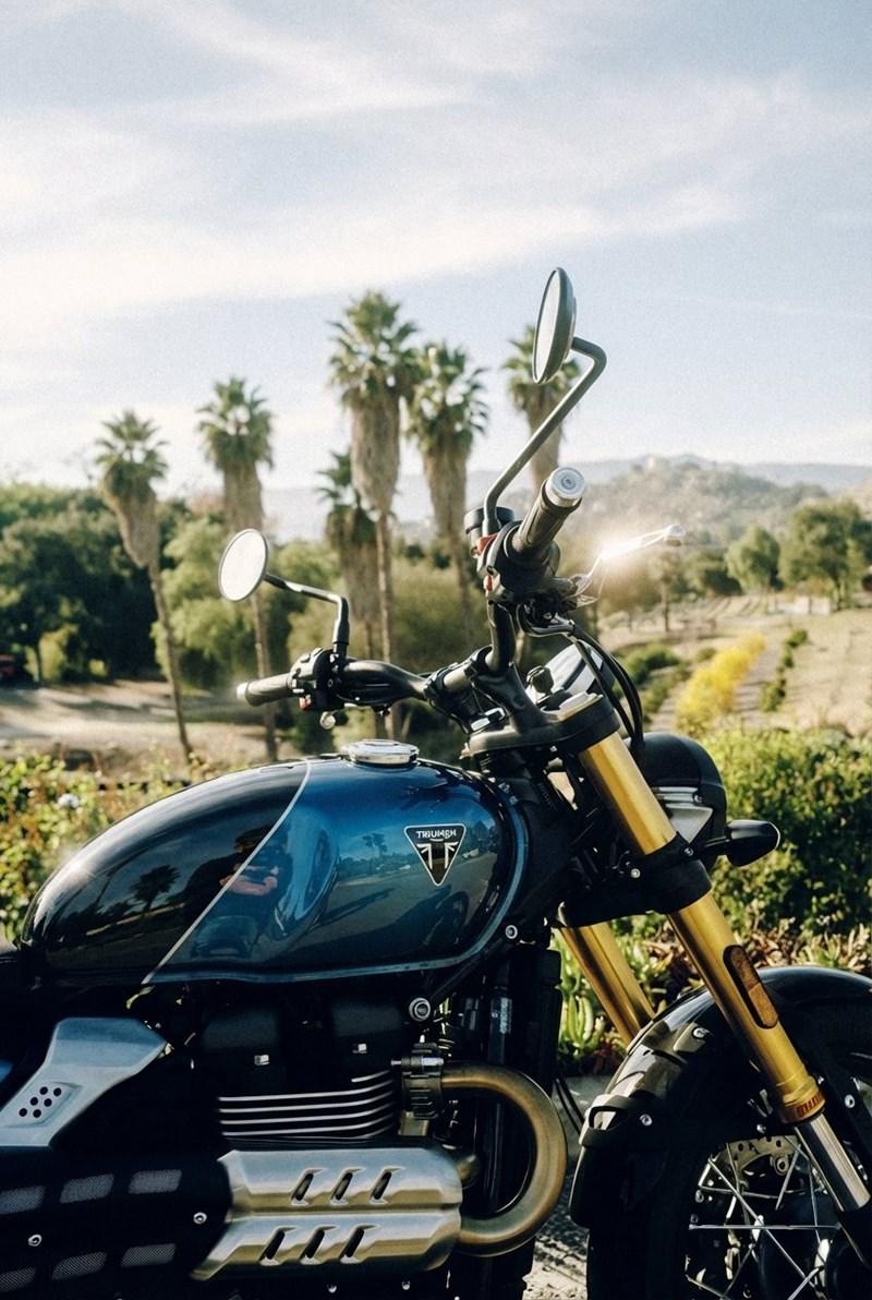 Triumph Scrambler 900 Blau/Schwarz (nicht verfügbar)